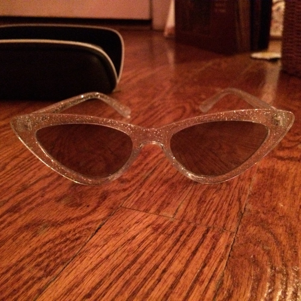 Sparkly Cat Eyed Glasses! - Picture 2 of 4